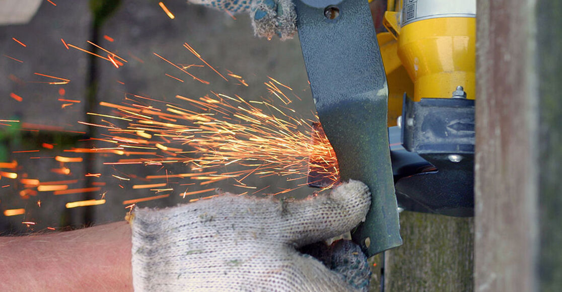 How to Sharpen or Replace Riding Mower Blades TroyBilt® TroyBilt